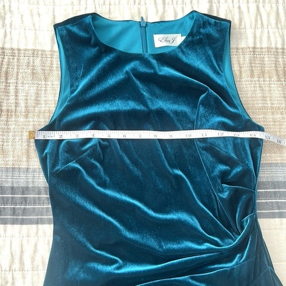 ELIZA J, Sexy BodyCon Women's Asymmetrical-Hem Stretch-Velvet Dress, EUC, Size 4 - Picture 10 of 15